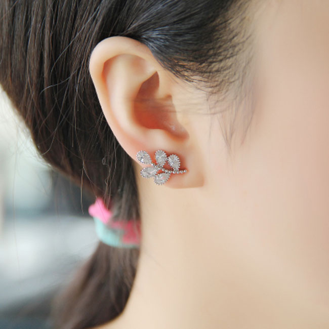 Shining Stars Leaves Diamond Rhinestone Women Fashion Earrings Studs