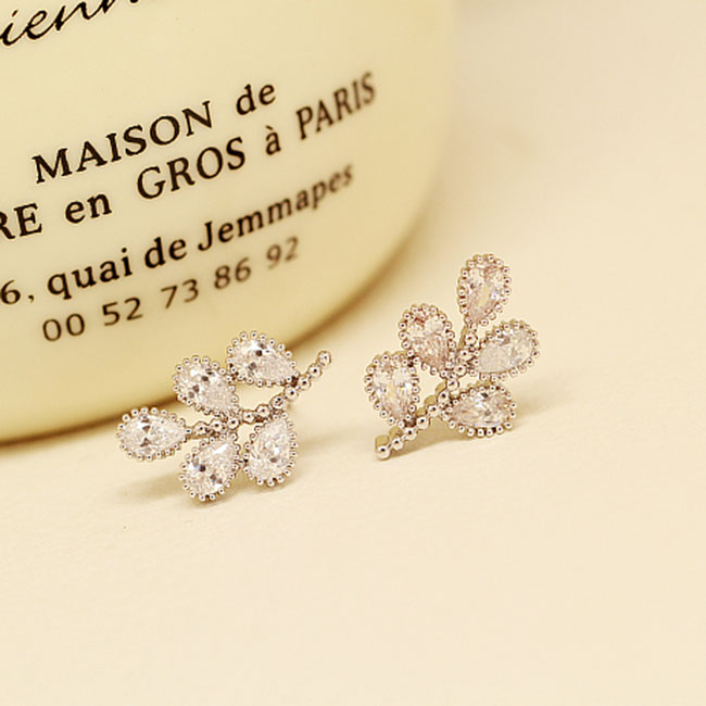 Shining Stars Leaves Diamond Rhinestone Women Fashion Earrings Studs